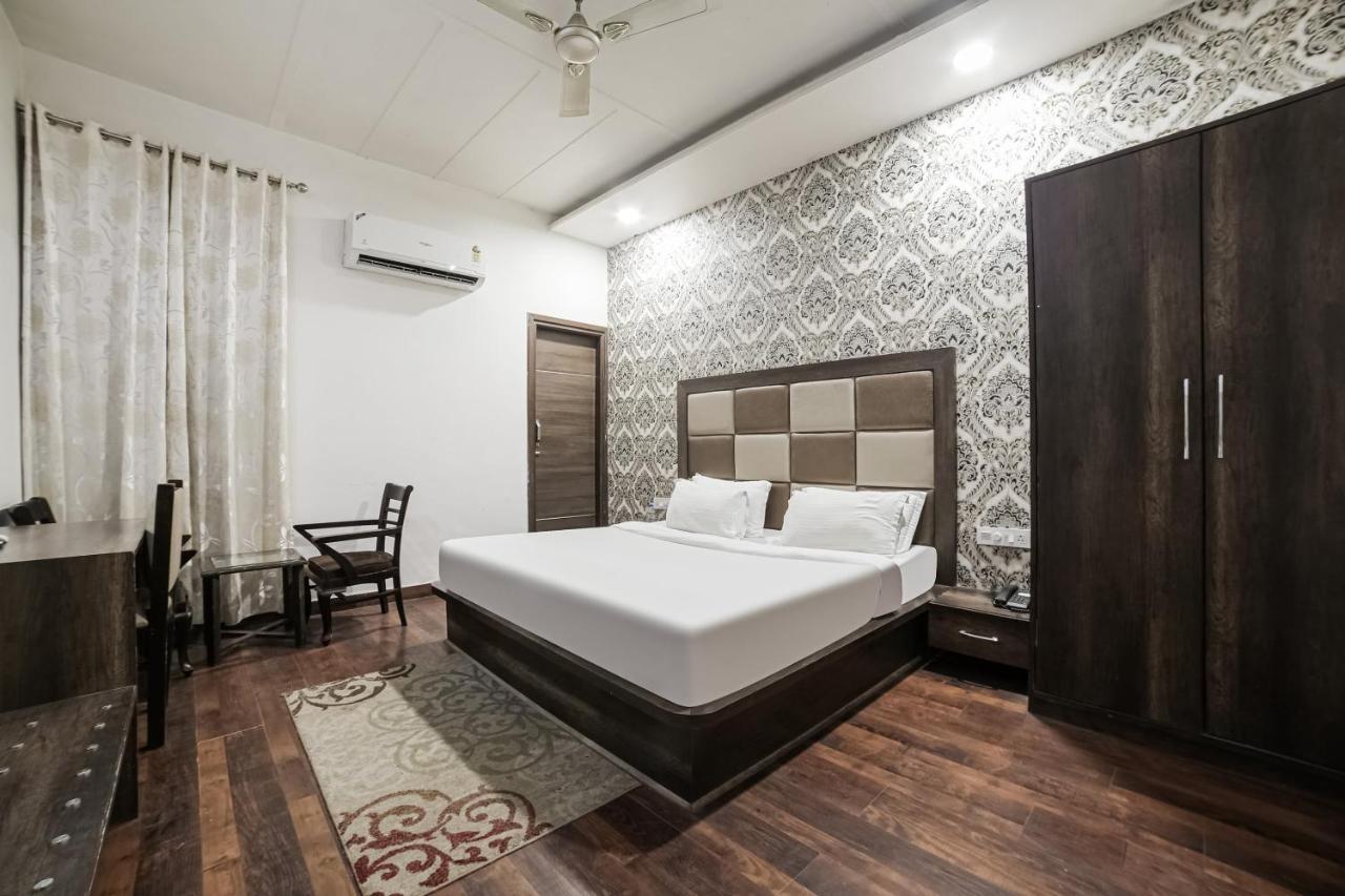 Townhouse Hollywood Heights Otel Amritsar Dış mekan fotoğraf